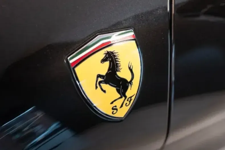 Ferrari SF90 din 2022 cu 1.700 km - oferta FER244997 - foto 9