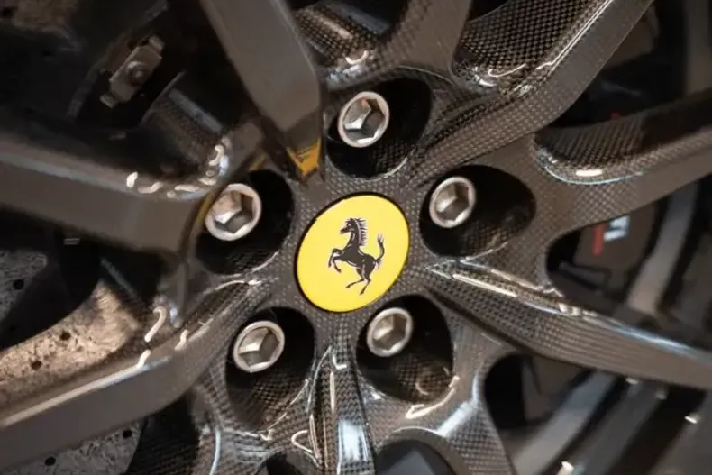 Ferrari SF90 din 2022 cu 1.700 km - oferta FER244997 - foto 24