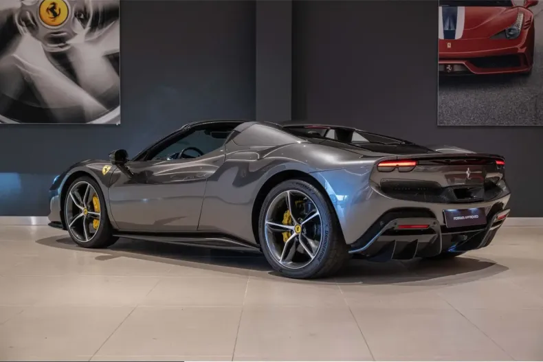 Ferrari 296 GTS din 2023 cu 12.976 km - oferta FER245017 - foto 6