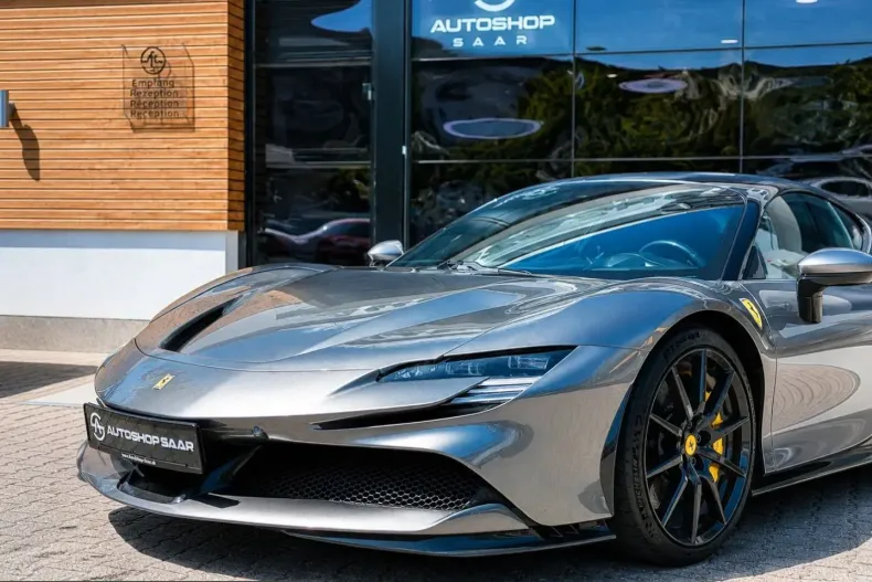 Ferrari SF90 din 2021 cu 7.700 km - oferta FER245029 - foto 2