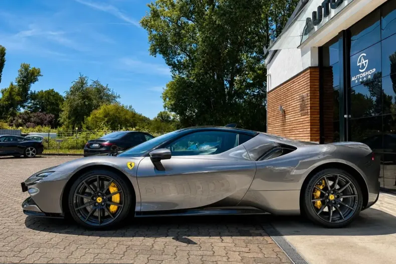 Ferrari SF90 din 2021 cu 7.700 km - oferta FER245029 - foto 8