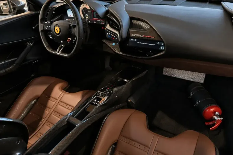 Ferrari SF90 din 2021 cu 7.700 km - oferta FER245029 - foto 23