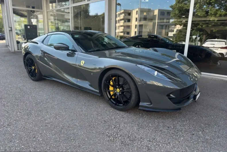 Ferrari 812 din 2022 cu 15.000 km - oferta FER245030 - foto 1