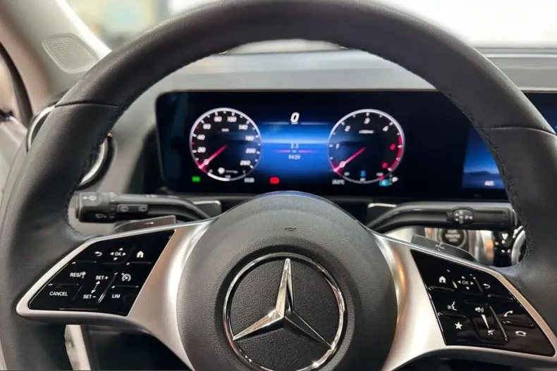 Mercedes-Benz GLB 200 (Clasa GLB) din 2025 cu 9.430 km - oferta MER245062 - foto 9