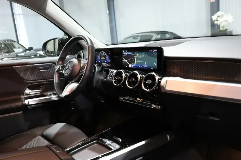 Mercedes-Benz GLB 200 (Clasa GLB) din 2024 cu 40.000 km - oferta MER245063 - foto 13