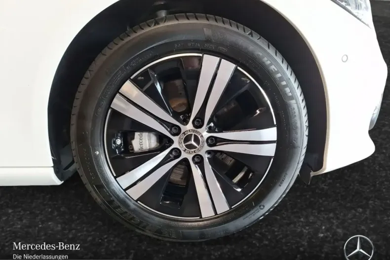 Mercedes-Benz C 300 (Clasa C) din 2025 cu 39.168 km - oferta MER245067 - foto 4