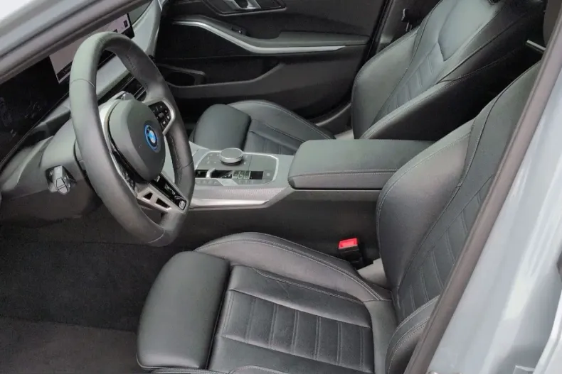 BMW 330 (Seria 3) din 2025 cu 26.513 km - oferta BMW245077 - foto 10