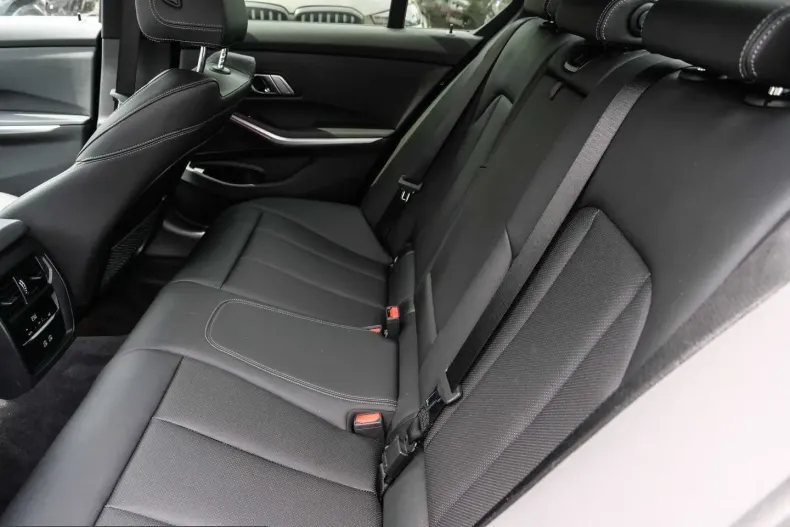 BMW 330 (Seria 3) din 2023 cu 46.618 km - oferta BMW245081 - foto 10