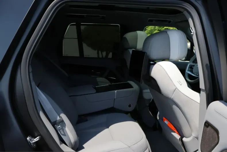 Land Rover Range Rover din 2025 cu 3.900 km - oferta LAN245090 - foto 27