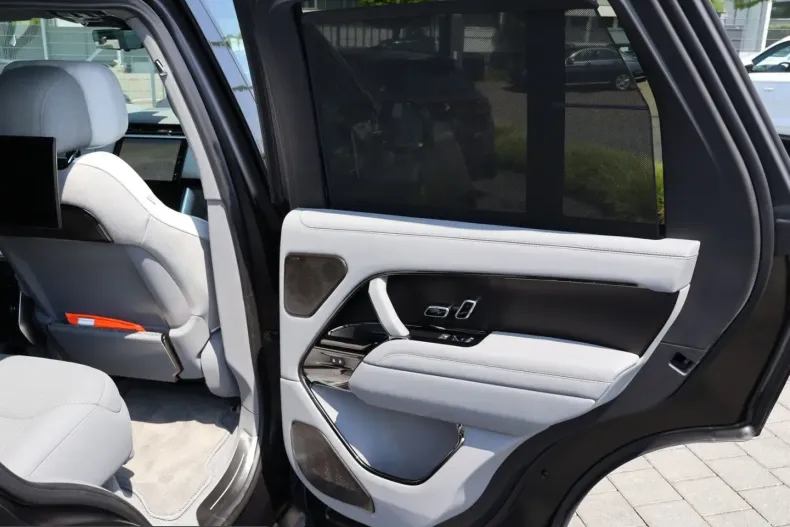 Land Rover Range Rover din 2025 cu 3.900 km - oferta LAN245090 - foto 28