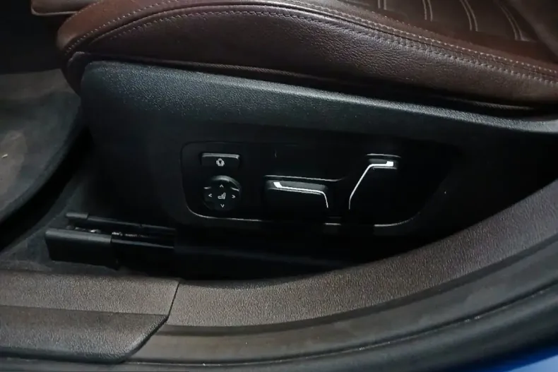 BMW 320 (Seria 3) din 2024 cu 58.000 km - oferta BMW245108 - foto 4
