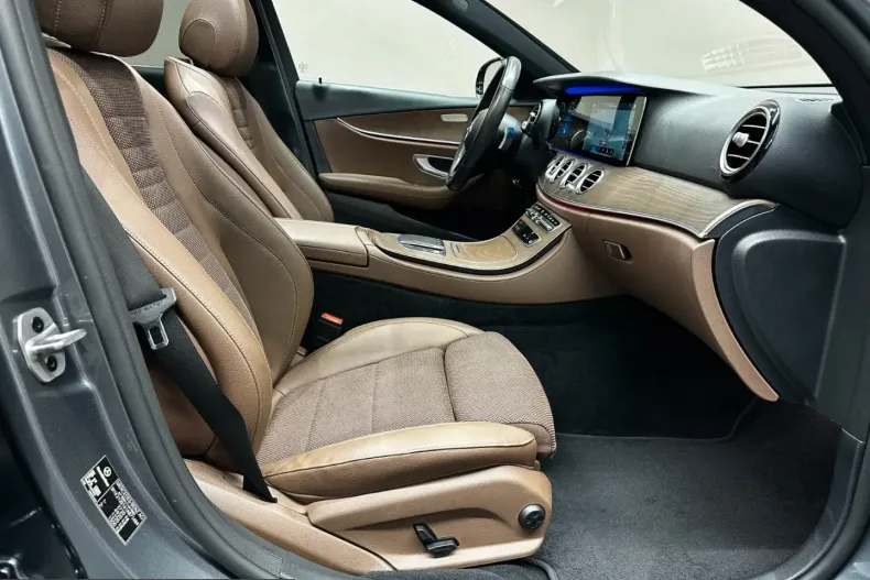 Mercedes-Benz E 300 (Clasa E) din 2021 cu 56.600 km - oferta MER245159 - foto 9