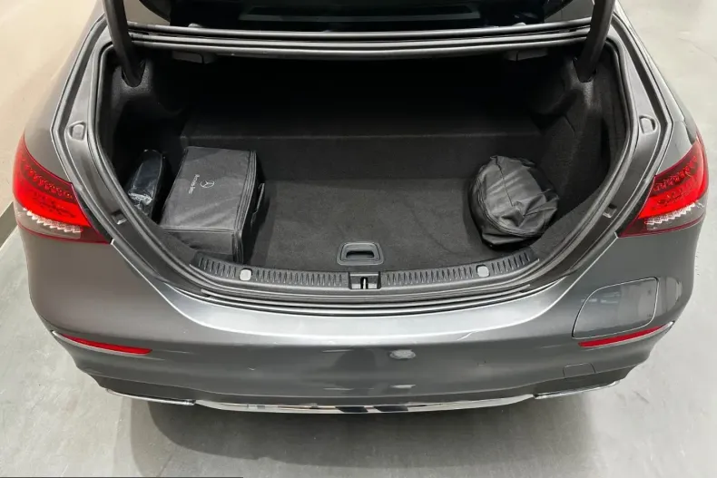 Mercedes-Benz E 300 (Clasa E) din 2021 cu 56.600 km - oferta MER245159 - foto 23