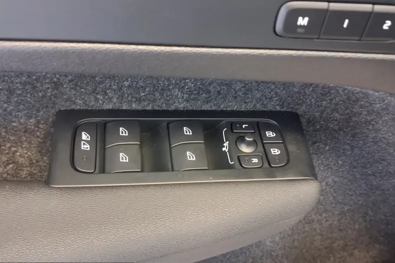 Volvo XC40 din 2025 cu 4.435 km - oferta VOL245177 - foto 12
