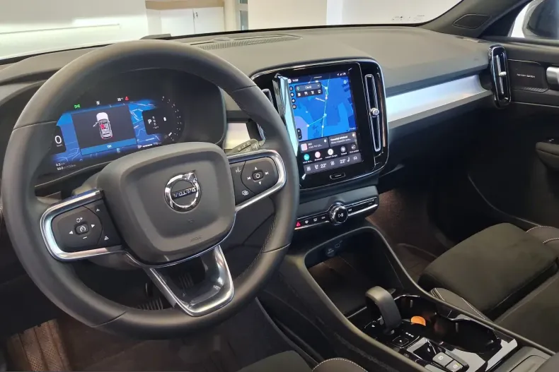 Volvo XC40 din 2025 cu 4.435 km - oferta VOL245177 - foto 16