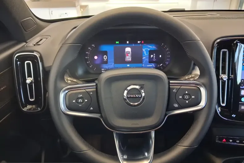 Volvo XC40 din 2025 cu 4.435 km - oferta VOL245177 - foto 17