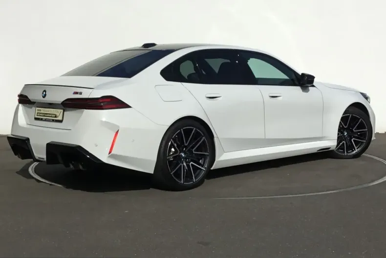 BMW M5 (Seria 5) din 2025 cu 23.335 km - oferta BMW245246 - foto 3