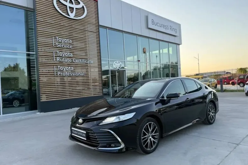 Toyota Camry din 2023 cu 40.656 km - oferta TOY245261 - foto 1