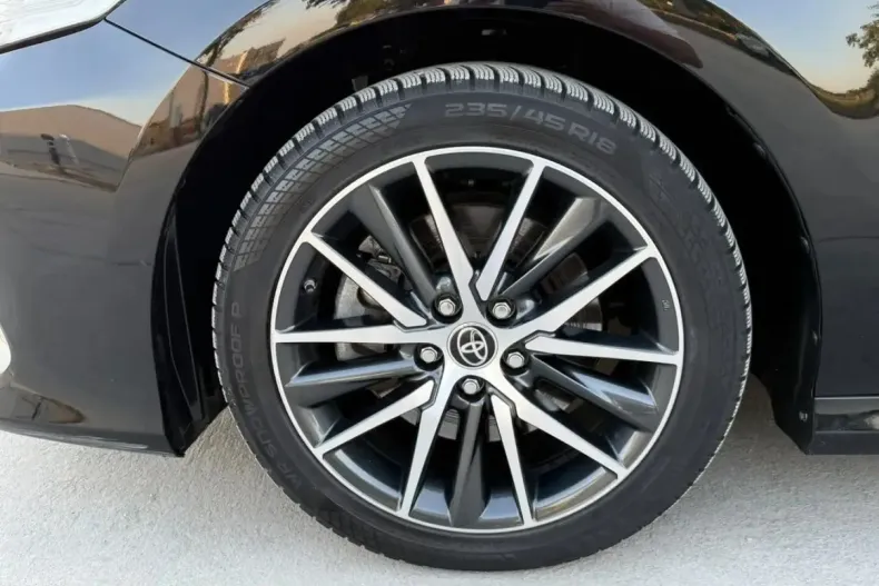 Toyota Camry din 2023 cu 40.656 km - oferta TOY245261 - foto 2