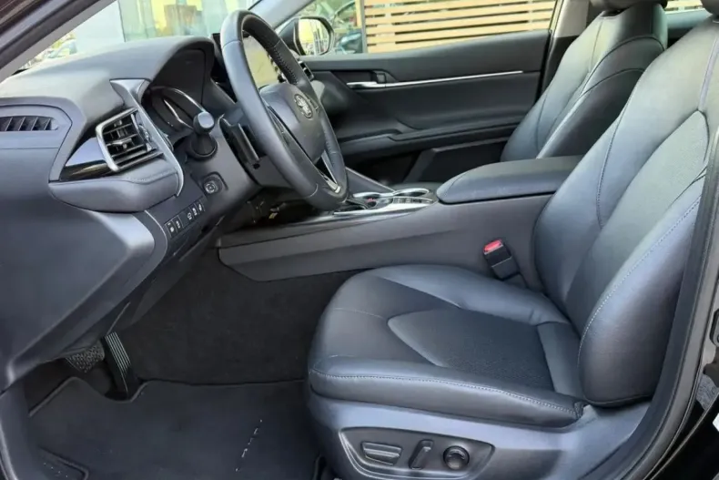 Toyota Camry din 2023 cu 40.656 km - oferta TOY245261 - foto 5