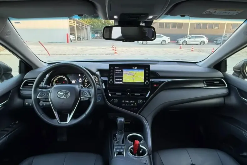 Toyota Camry din 2023 cu 40.656 km - oferta TOY245261 - foto 7