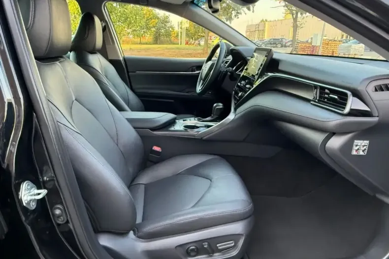 Toyota Camry din 2023 cu 40.656 km - oferta TOY245261 - foto 8
