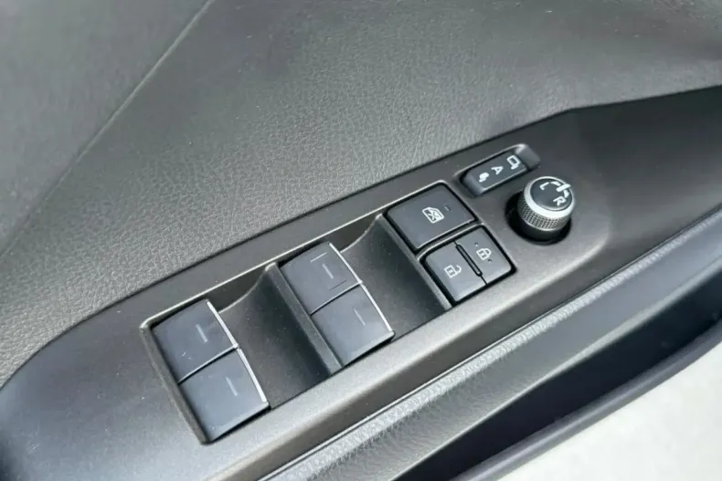 Toyota Camry din 2023 cu 40.656 km - oferta TOY245261 - foto 18