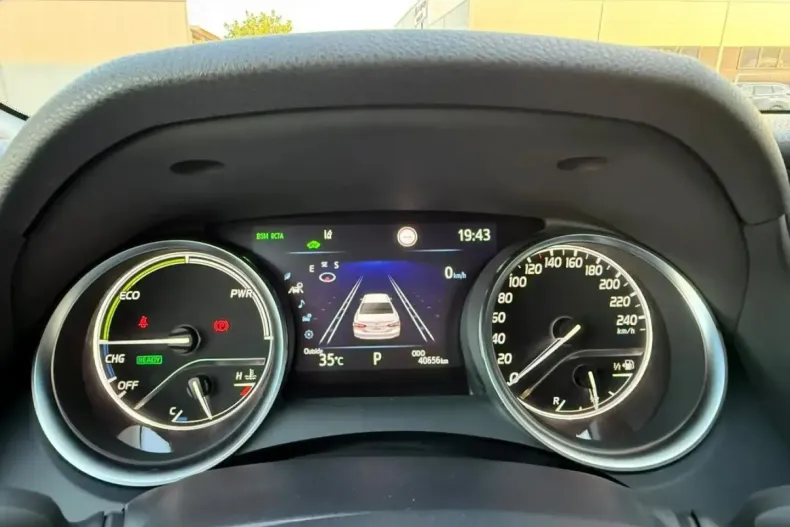 Toyota Camry din 2023 cu 40.656 km - oferta TOY245261 - foto 25