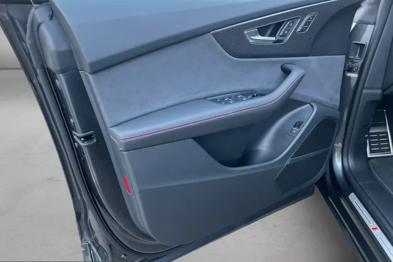 Audi SQ8 din 2025 cu 12.386 km - oferta AUD245275 - foto 6