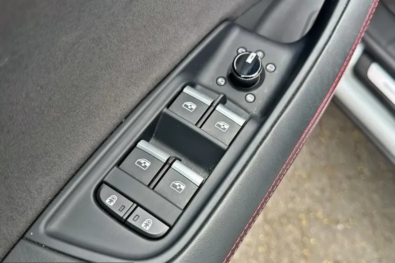Audi SQ8 din 2025 cu 15.998 km - oferta AUD245276 - foto 10