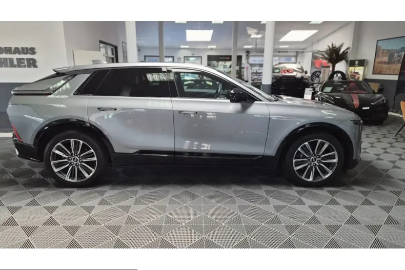 Cadillac Lyriq din 2025 cu 12.533 km - oferta CAD245318 - foto 2