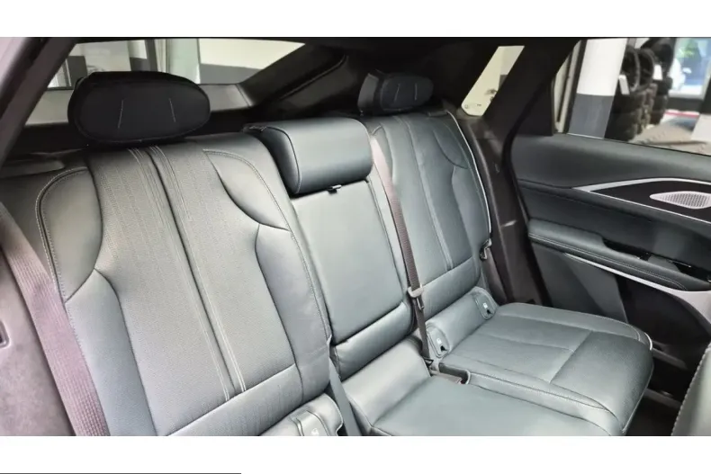 Cadillac Lyriq din 2025 cu 12.533 km - oferta CAD245318 - foto 12