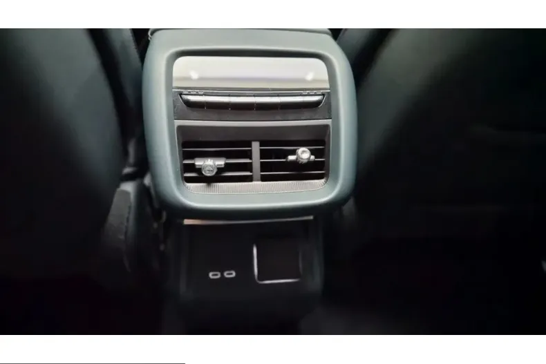 Cadillac Lyriq din 2025 cu 12.533 km - oferta CAD245318 - foto 17