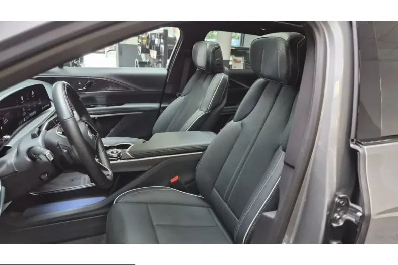 Cadillac Lyriq din 2025 cu 12.533 km - oferta CAD245318 - foto 22