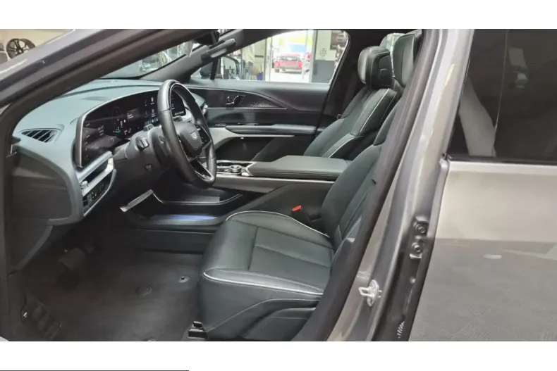 Cadillac Lyriq din 2025 cu 12.533 km - oferta CAD245318 - foto 24