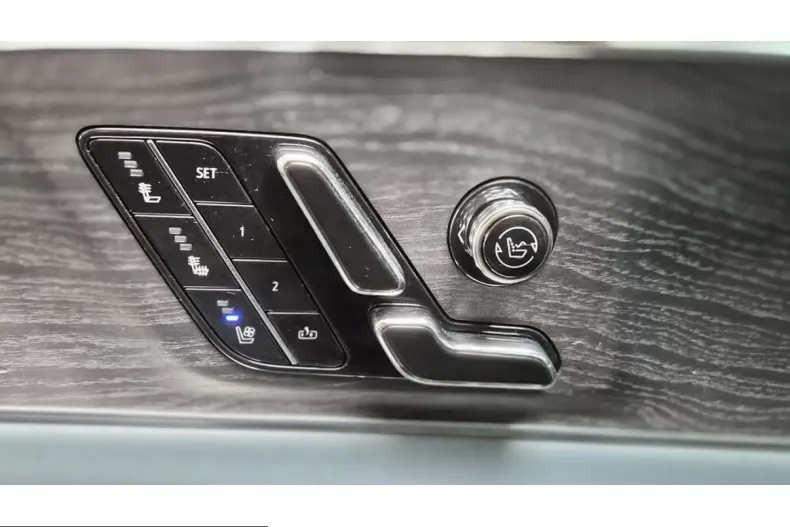 Cadillac Lyriq din 2025 cu 12.533 km - oferta CAD245318 - foto 39