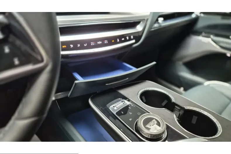 Cadillac Lyriq din 2025 cu 12.533 km - oferta CAD245318 - foto 40
