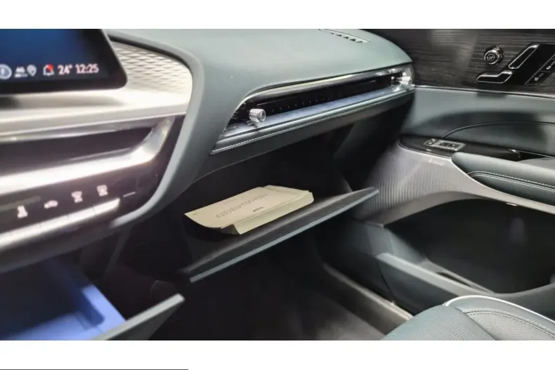 Cadillac Lyriq din 2025 cu 12.533 km - oferta CAD245318 - foto 41