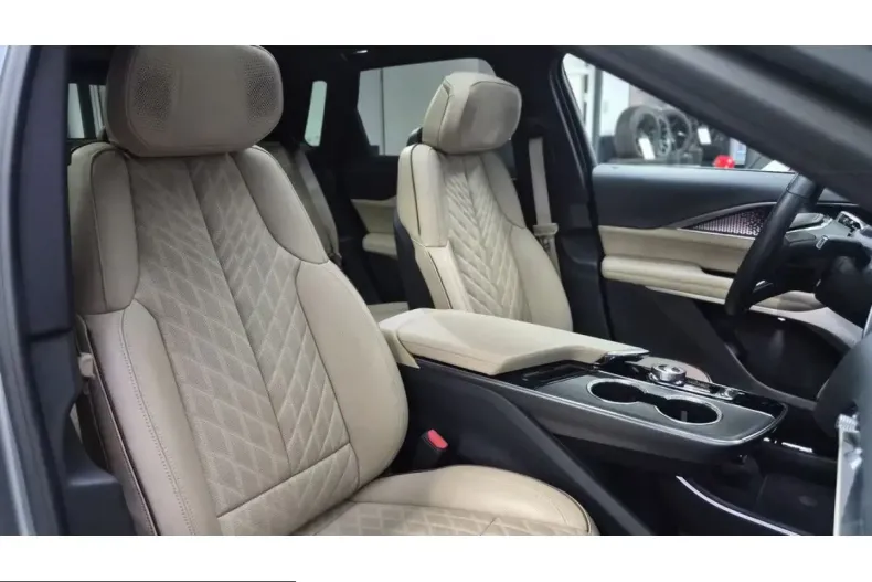 Cadillac Lyriq din 2025 cu 16.253 km - oferta CAD245320 - foto 9