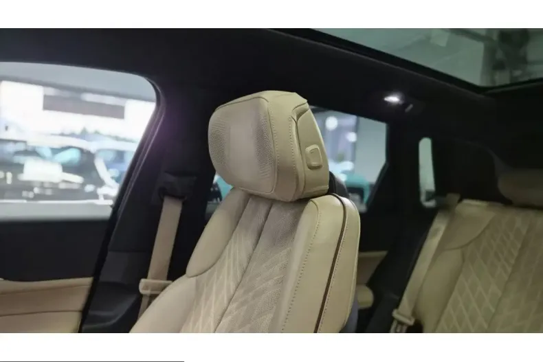 Cadillac Lyriq din 2025 cu 16.253 km - oferta CAD245320 - foto 34