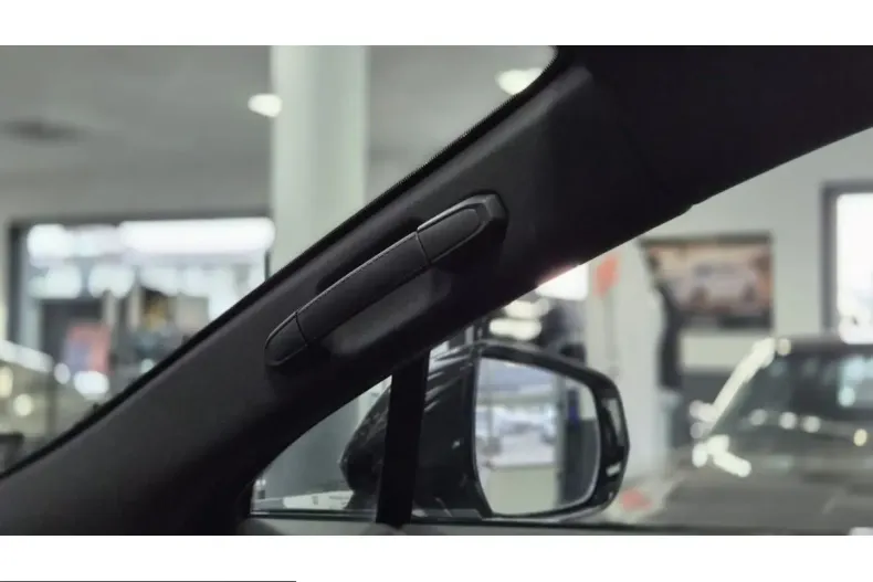 Cadillac Lyriq din 2025 cu 16.253 km - oferta CAD245320 - foto 35