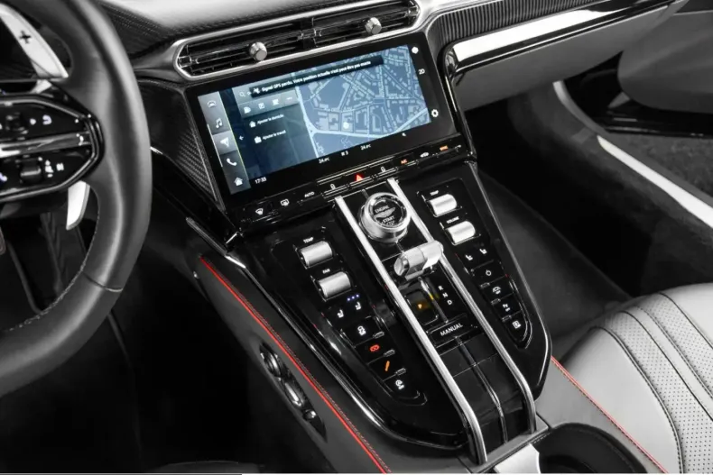 Aston Martin V8 Vantage din 2025 cu 8.590 km - oferta AST245336 - foto 10