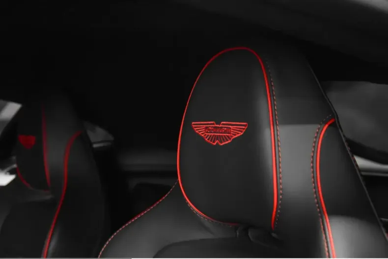 Aston Martin V8 Vantage din 2025 cu 8.590 km - oferta AST245336 - foto 14