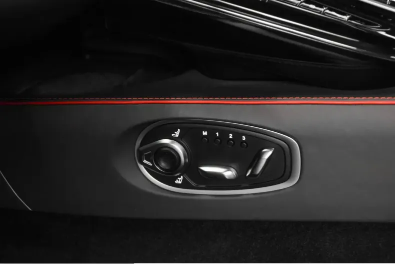 Aston Martin V8 Vantage din 2025 cu 8.590 km - oferta AST245336 - foto 21