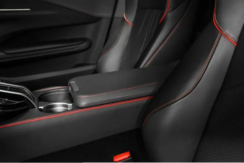 Aston Martin V8 Vantage din 2025 cu 8.590 km - oferta AST245336 - foto 24