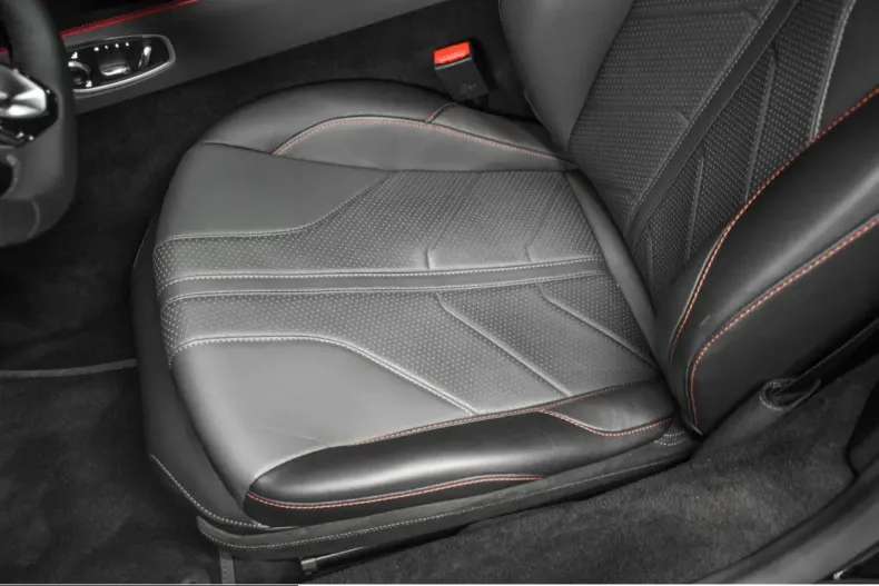 Aston Martin V8 Vantage din 2025 cu 8.590 km - oferta AST245336 - foto 25