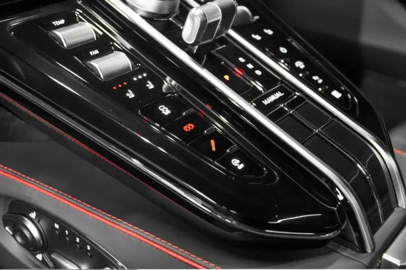 Aston Martin V8 Vantage din 2025 cu 8.590 km - oferta AST245336 - foto 26