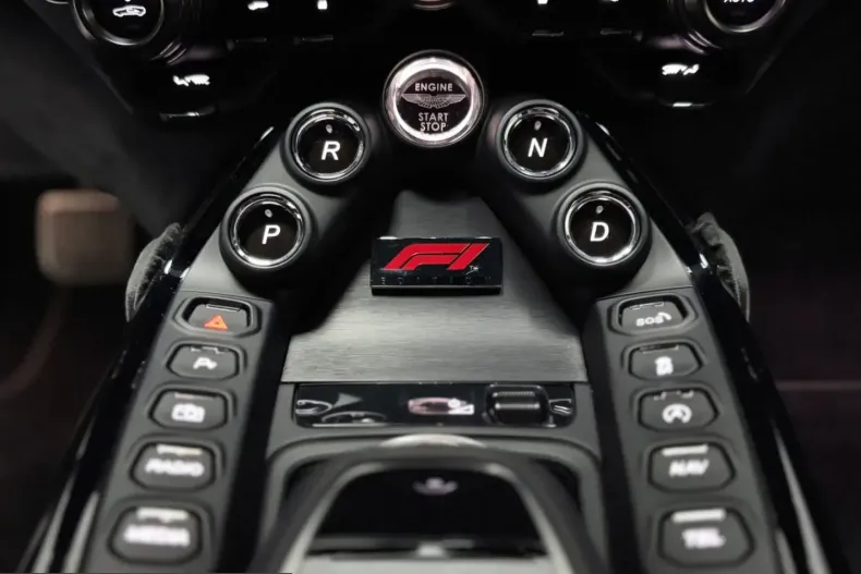 Aston Martin V8 Vantage din 2022 cu 14.642 km - oferta AST245338 - foto 17
