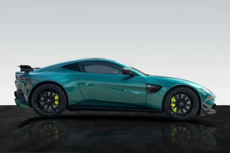 Aston Martin V8 Vantage din 2022 cu 6.100 km - oferta AST245339 - foto 2