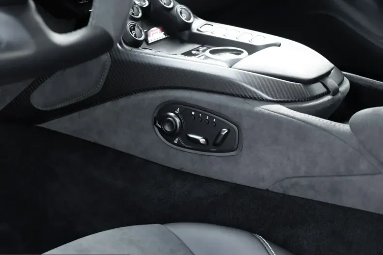 Aston Martin V8 Vantage din 2022 cu 6.100 km - oferta AST245339 - foto 36